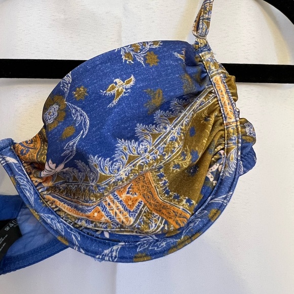 Urban Outfitter’s Convertible Bra - Picture 5 of 8